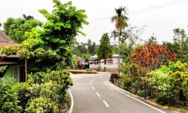 Book Now and See Mawlynnong Village During NorthEast Honeymoon Package